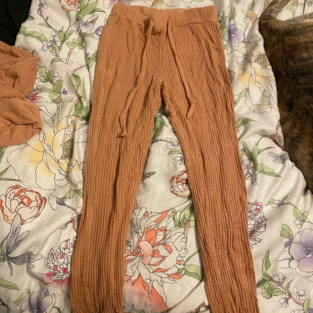 Cute outfit bottoms xs top small never worn